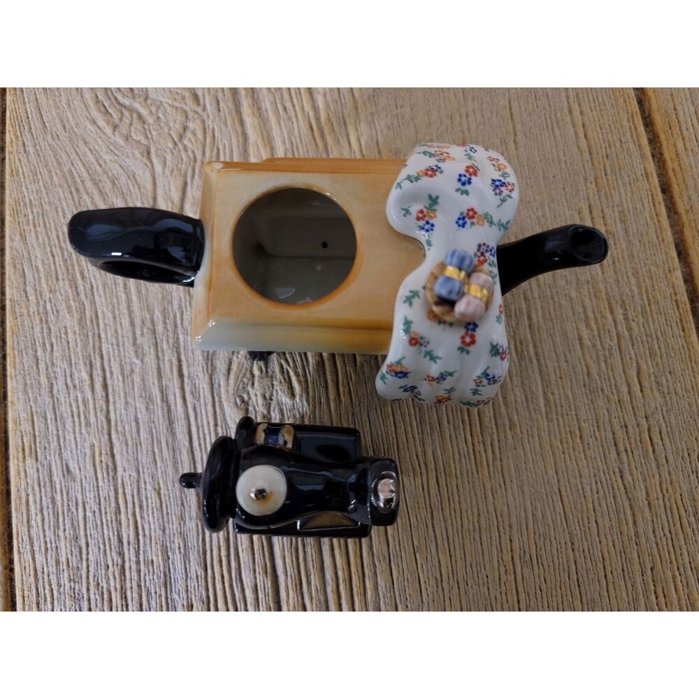 Cardew Design Mini Infusion Sewing Machine TeaPot - Picture 8 of 9